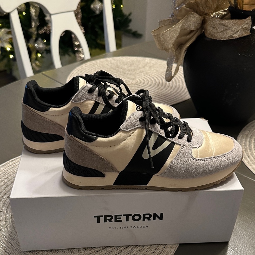 Tretorn Loyola White/Taupe/Black Women’s Size 6.5 NIB
